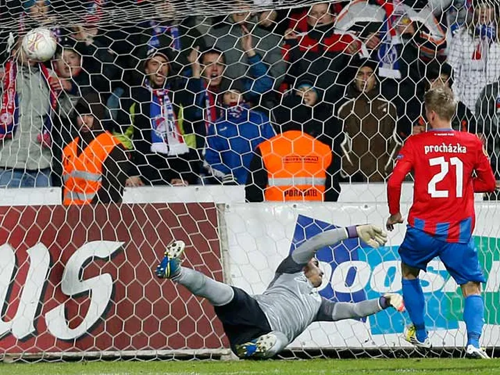 Plzen beat Madrid to top group