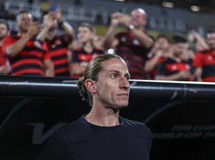 Filipe Luis signs new Flamengo deal, keeps European dream alive