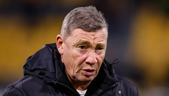 AZ Alkmaar and Twente Clash in High-Stakes Eredivisie Battle for Top-Three Finish
