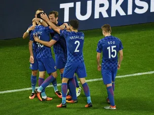 Croatia beat Spain to top Group D