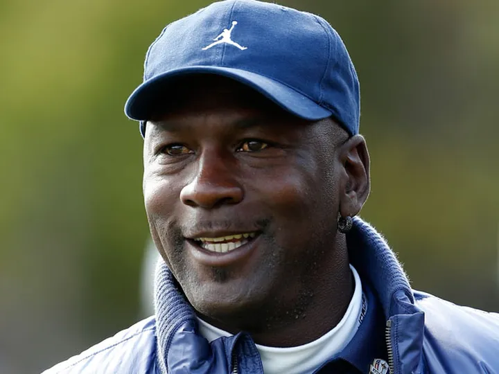 Charlotte revert to Hornets