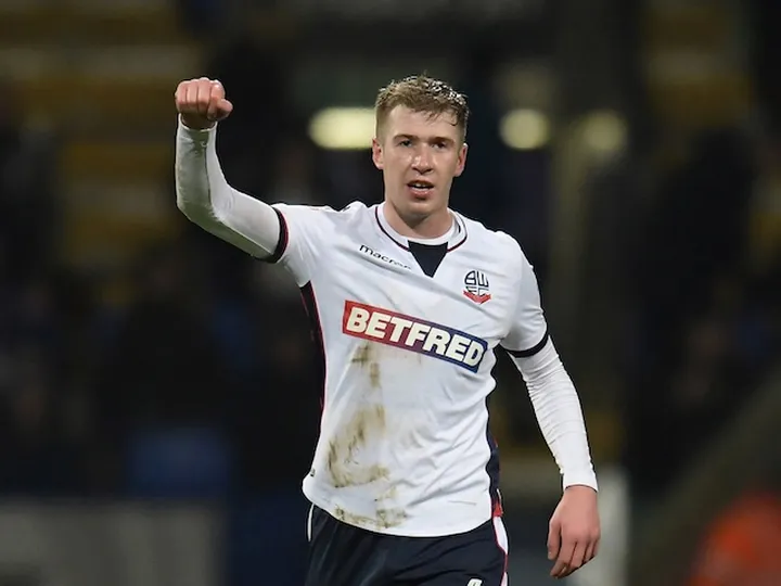 Josh Vela joins Hibernian from Bolton Wanderers