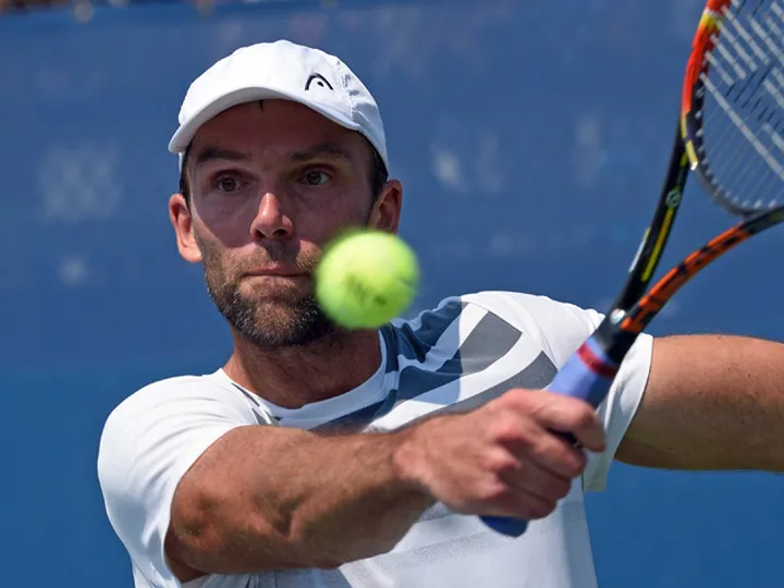 Ivo Karlovic powers into second round