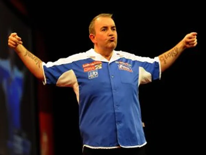 Taylor, Wade through at UK Open