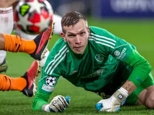 Potential Martinez replacement? Aston Villa confirm signing of international goalkeeper