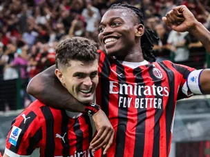 Arsenal 'offered' ideal £43.2m Martinelli replacement as Man Utd battle intensifies