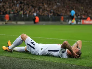 Alderweireld forced off with injury