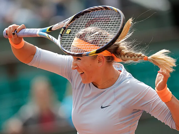 Azarenka sweeps past Vesnina