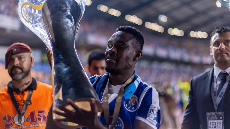 'Easy signing' - Leeds 'plotting' move for CL defender