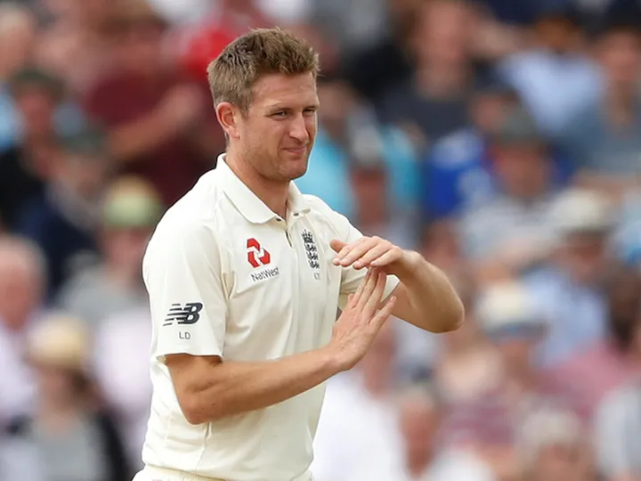 Liam Dawson spins Hampshire top as Lancashire keep up chase