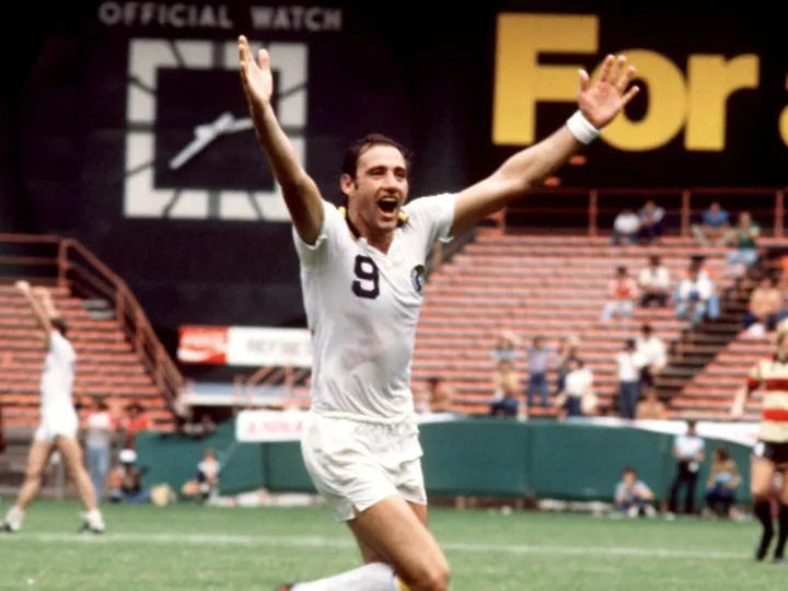 Former Italy striker Chinaglia dies