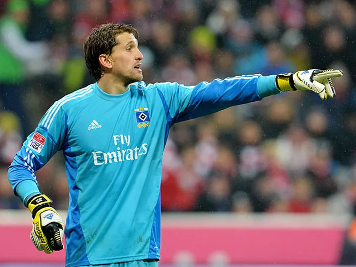 Adler 'not thinking' about Hamburg exit