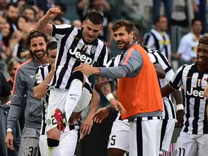 Juventus edge past Napoli