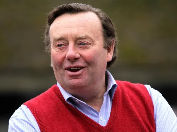 Une Artiste wins the Fred Winter