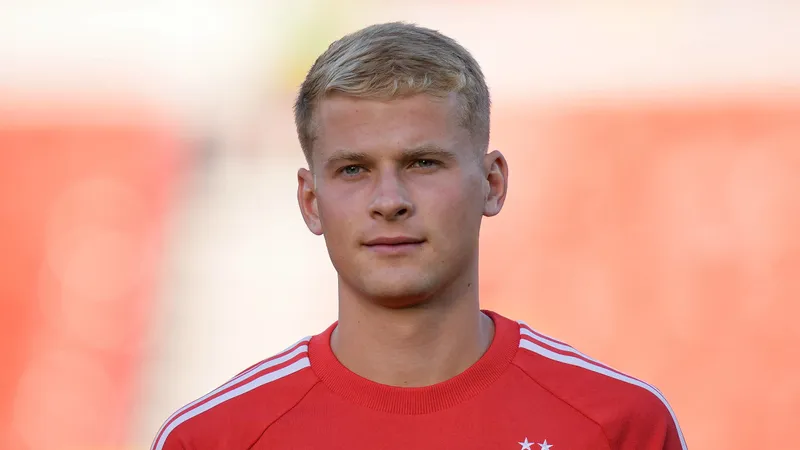 Nottingham Forest defender Abbott 'agrees terms' with two Championship clubs