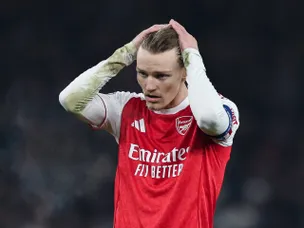 Watch: Odegaard limps out of stadium in concerning Arsenal injury update