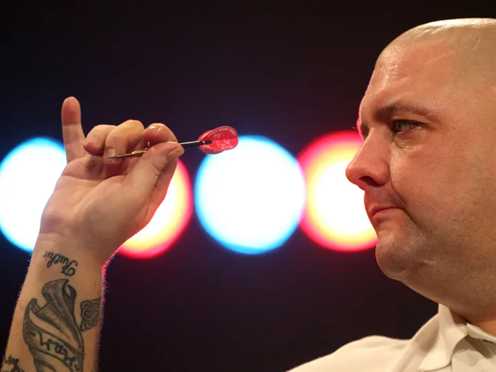 Green grabs last-16 place in dramatic style