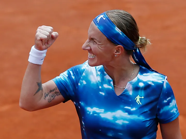 Kuznetsova moves into fifth round