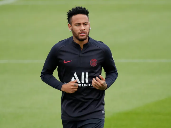 Neymar 'must take Â£26m pay cut to join Barcelona'