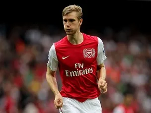 Mertesacker wary of Swansea