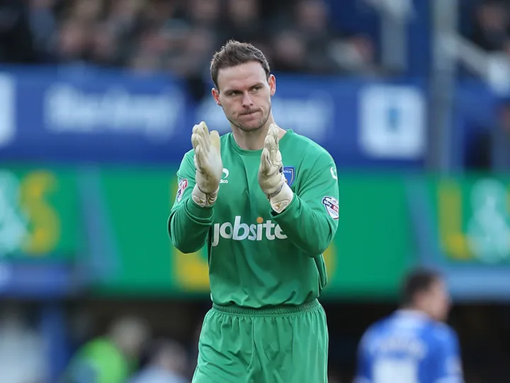 Hartlepool sign goalkeeper Carson