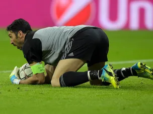 Gianluigi Buffon misses Italy training