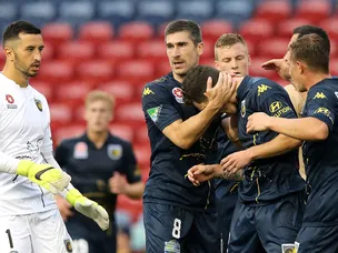Sim salvages point for 10-man Mariners
