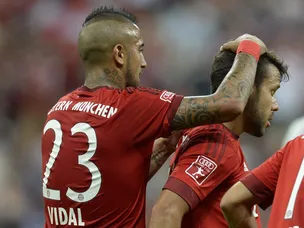 Juan Bernat gives Munich half-time lead