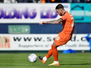 Moncur snatches late win for Luton over 10-man Wigan