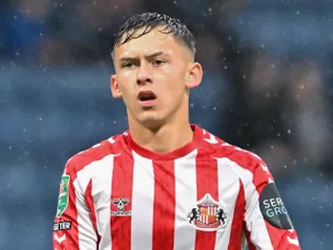 League One club 'preparing Â£10m offer' for Man United, Liverpool target