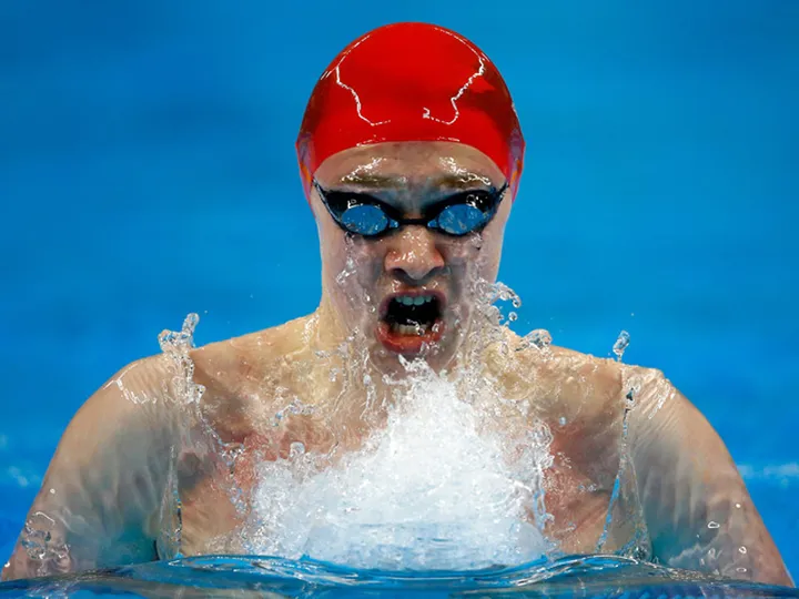 British pair progress to breaststroke final
