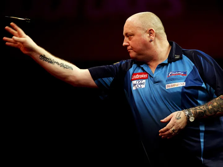 Hamilton improves to oust Dolan