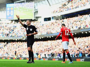 City, 10-man United goalless at break