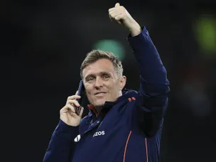 Delight for Darren! Fletcher reveals major Man Utd double fitness boost for Burnley battle