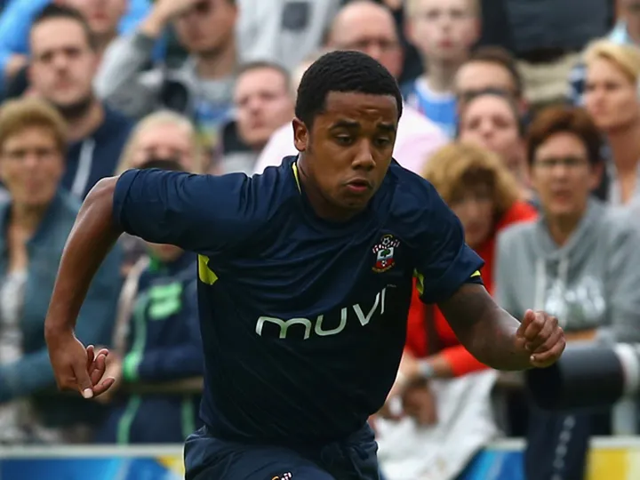 Hibs sign Southampton striker