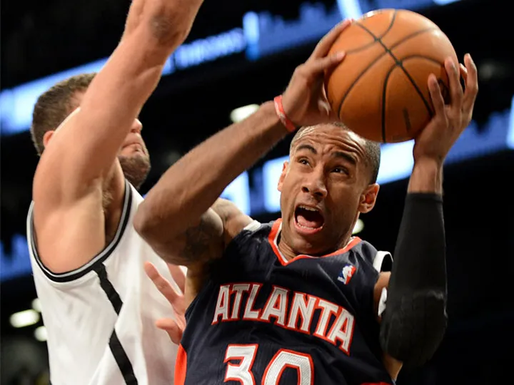 Jones waived by Bulls