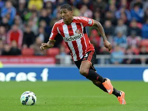 Van Aanholt gives Sunderland lead