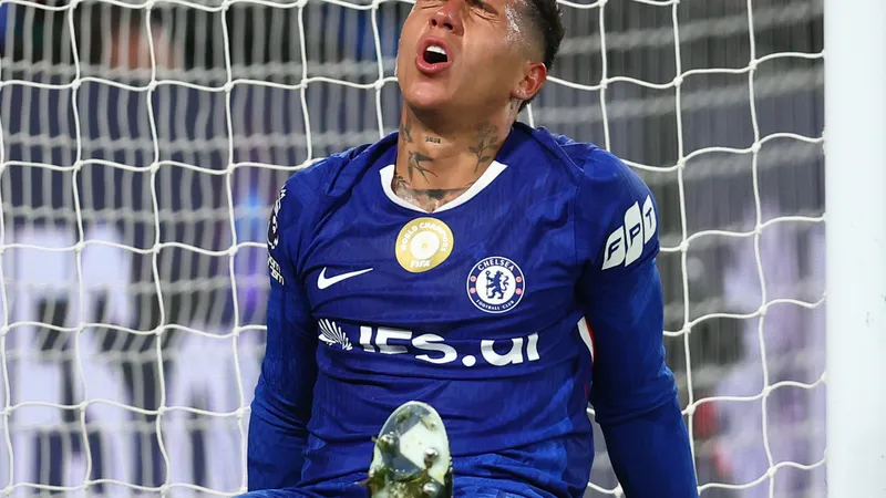 "Devastated": Rosenior gives worrying Chelsea injury update after Man Utd loss