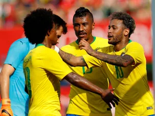 Willian keeps spot in Brazil attack