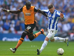 Hooper helps Wednesday down Leeds