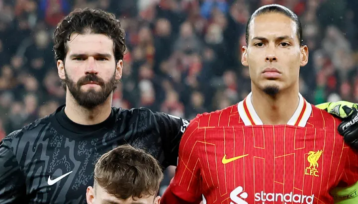 Virgil van Dijk wants Liverpool star to stay an Anfield amid summer exit rumours