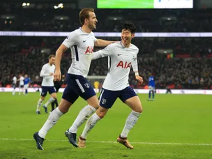 Kane makes history in Spurs rout