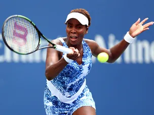 Venus Williams advances to third round