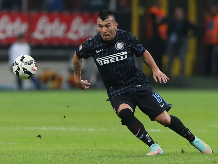 Mancini considering midfield for Medel