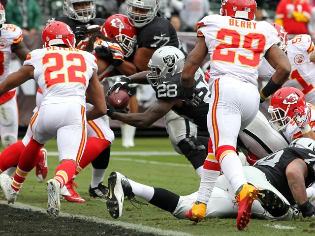 Half-Time Report: Oakland Raiders snatch half-time lead