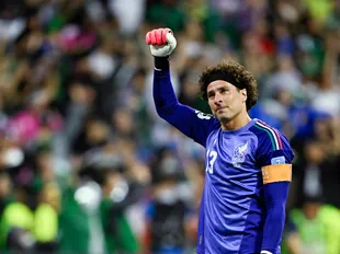 Mora shines and Ochoa bows out as Mexico complete perfect group stage