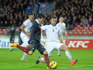 France fight back to down England