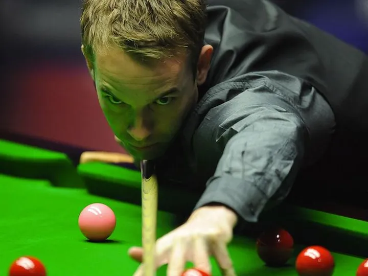 Carter fights back to level in world final