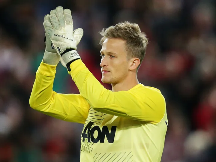 Burnley sign Anders Lindegaard