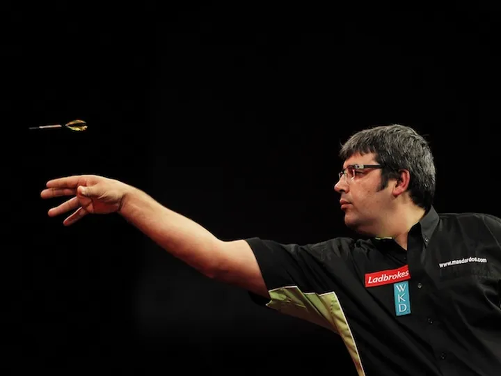 Sky Sports commentator Wayne Mardle misses final after losing voice